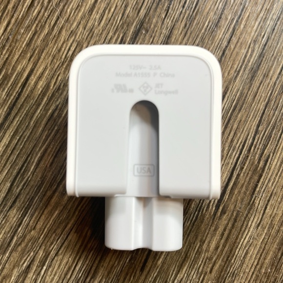 Apple Adapter 125V - 2.5A Model A1555 P JET Longwell USA - Picture 2 of 3